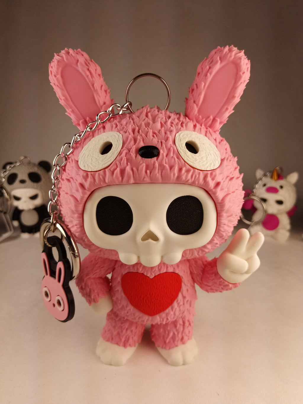 Skubbies grande "Tuff" personaggio da collezione 18 cm. Stampa 3D a colori con catena e anello con moschettone a molla