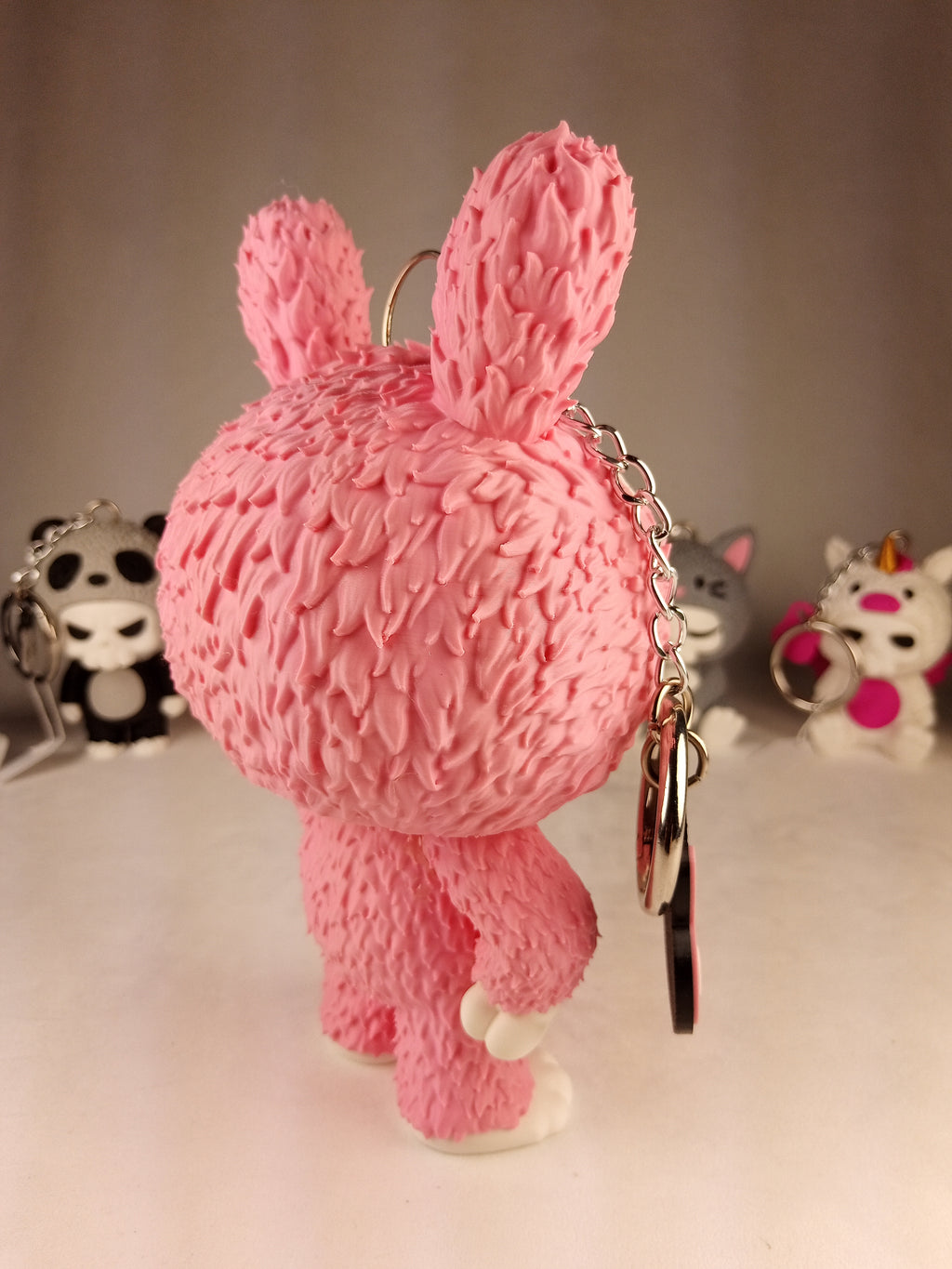 Skubbies grande "Tuff" personaggio da collezione 18 cm. Stampa 3D a colori con catena e anello con moschettone a molla