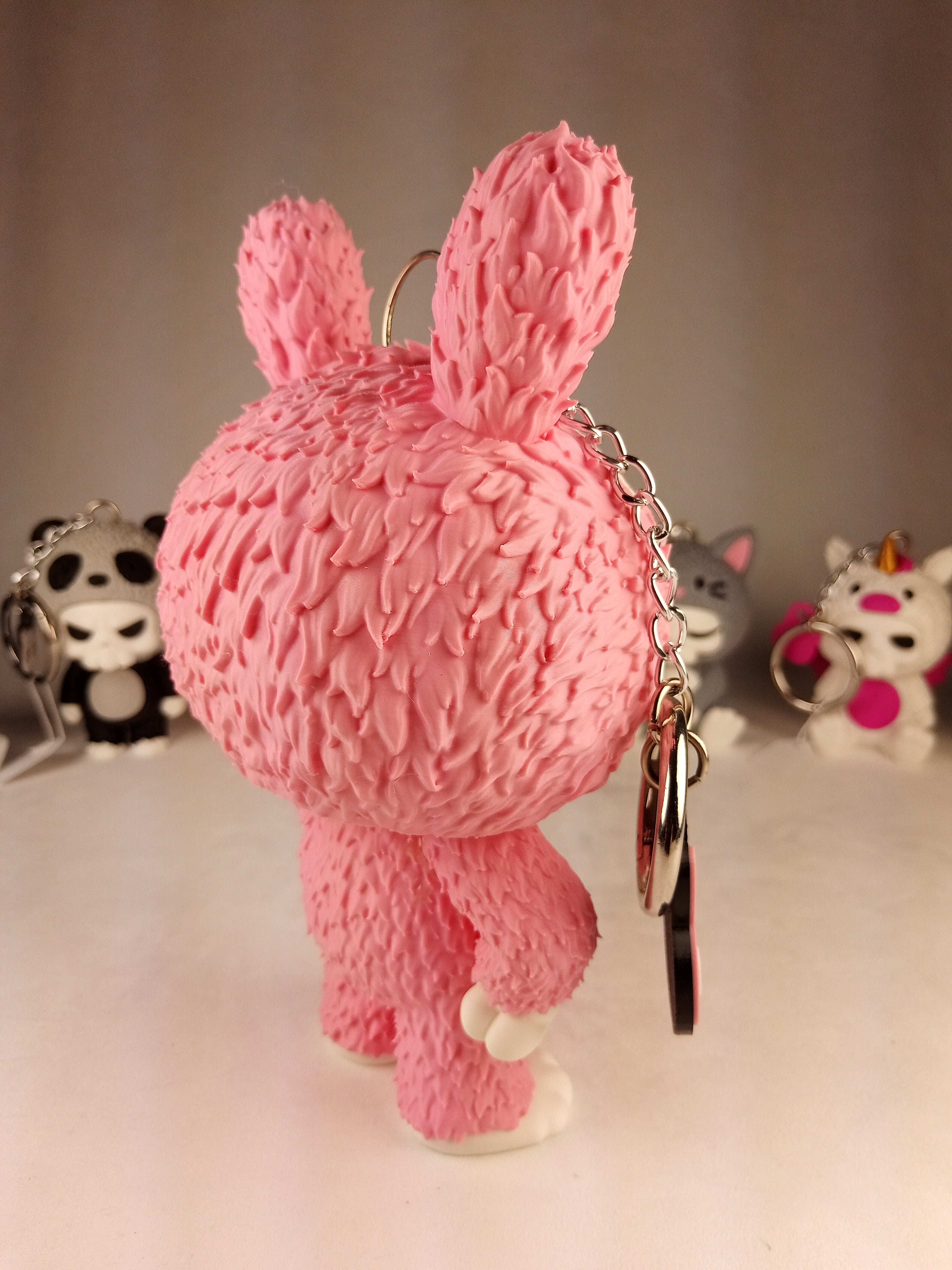 Skubbies grande "Tuff" personaggio da collezione 18 cm. Stampa 3D a colori con catena e anello con moschettone a molla