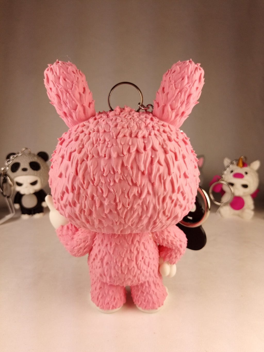 Skubbies grande "Tuff" personaggio da collezione 18 cm. Stampa 3D a colori con catena e anello con moschettone a molla