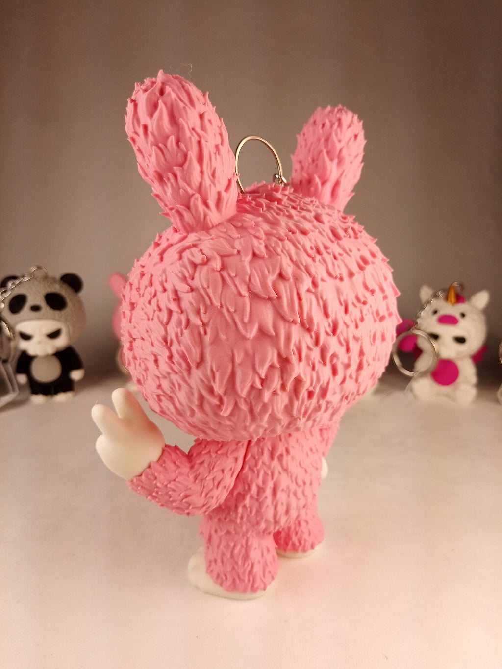 Skubbies grande "Tuff" personaggio da collezione 18 cm. Stampa 3D a colori con catena e anello con moschettone a molla