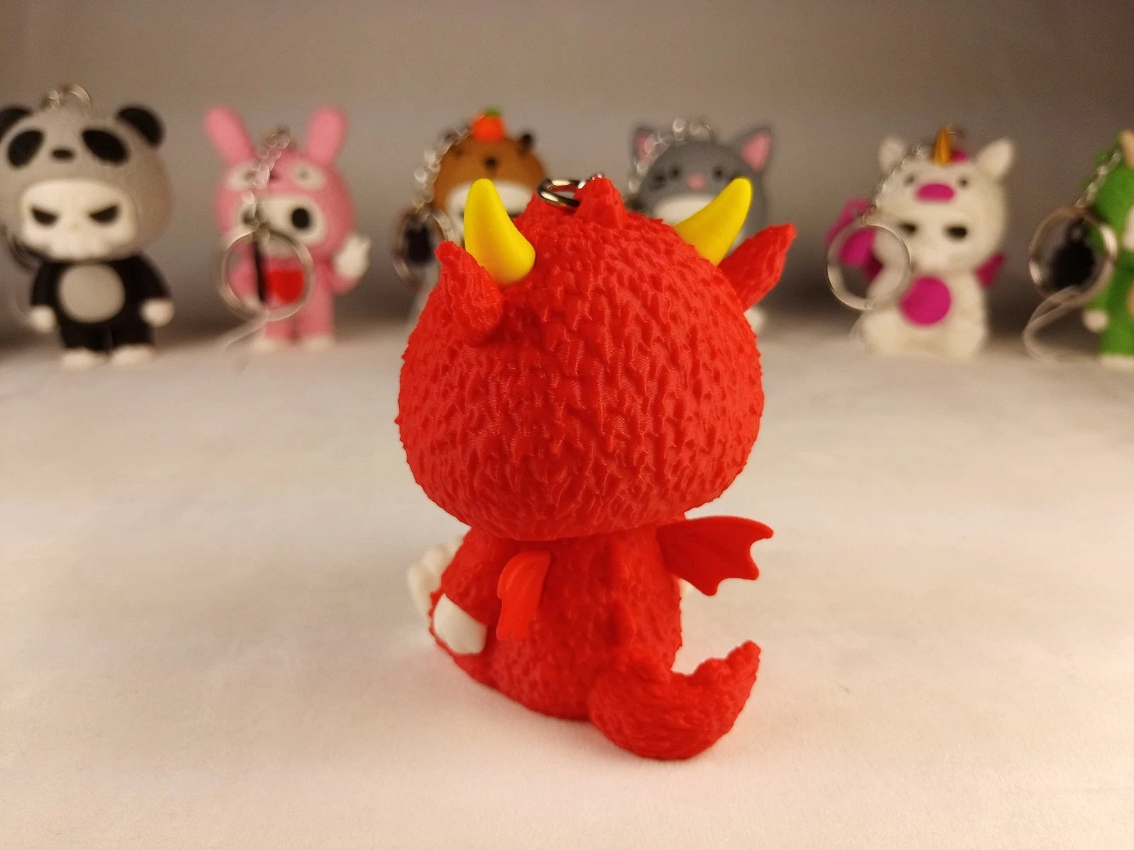 Skubbies "Scorchi" portachiavi, personaggio da collezione Stampa 3D PLA a colori con catena anello con moschettone a molla