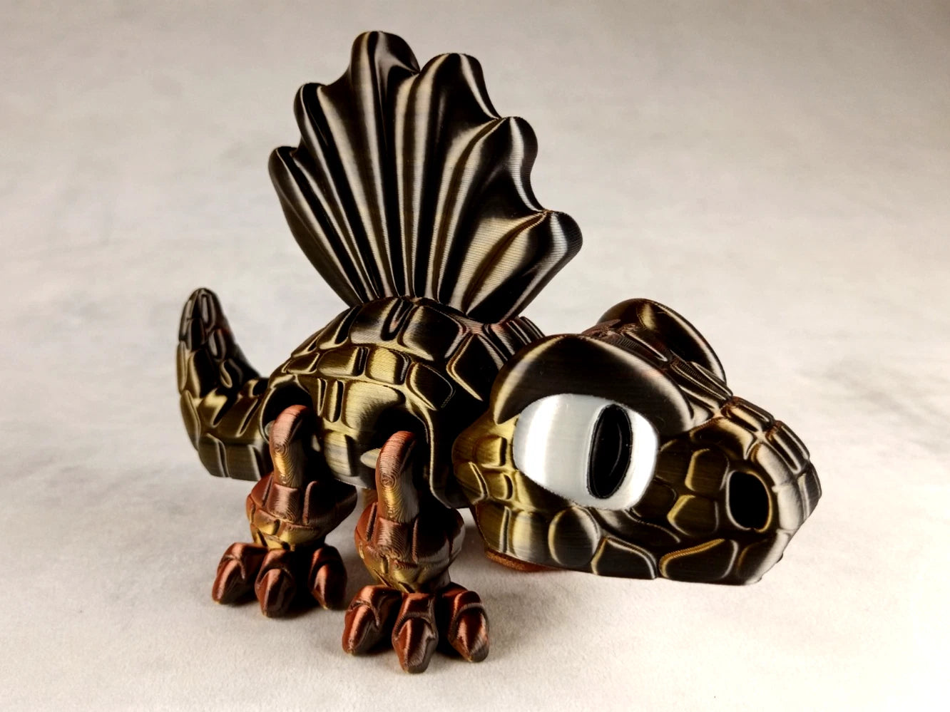 Dimetrodon Flexi Dinosaur, Dinosauro articolato seta tricolor stampa 3D a colori PLA lunghezza 14 cm.