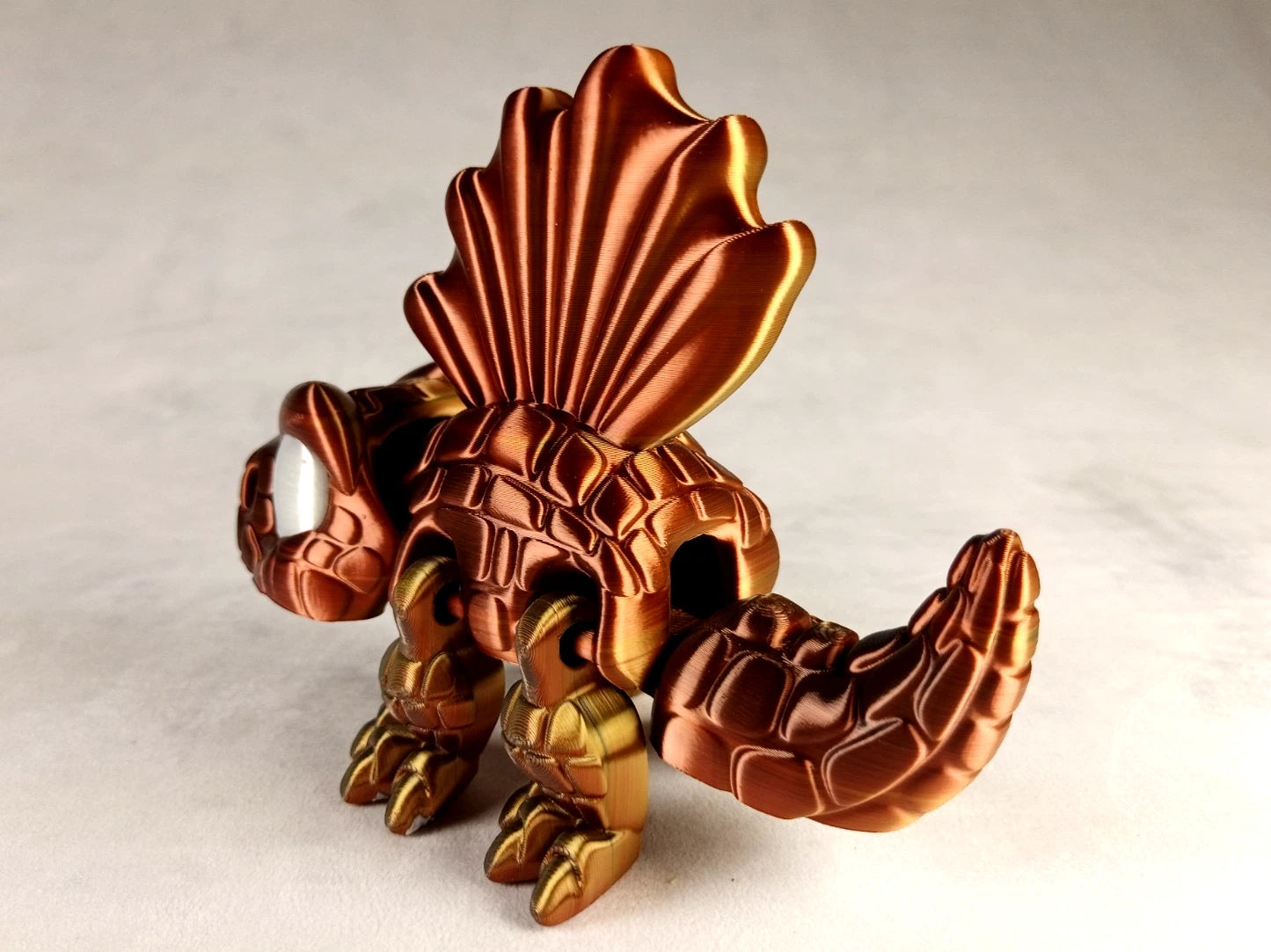 Dimetrodon Flexi Dinosaur, Dinosauro articolato seta tricolor stampa 3D a colori PLA lunghezza 14 cm.