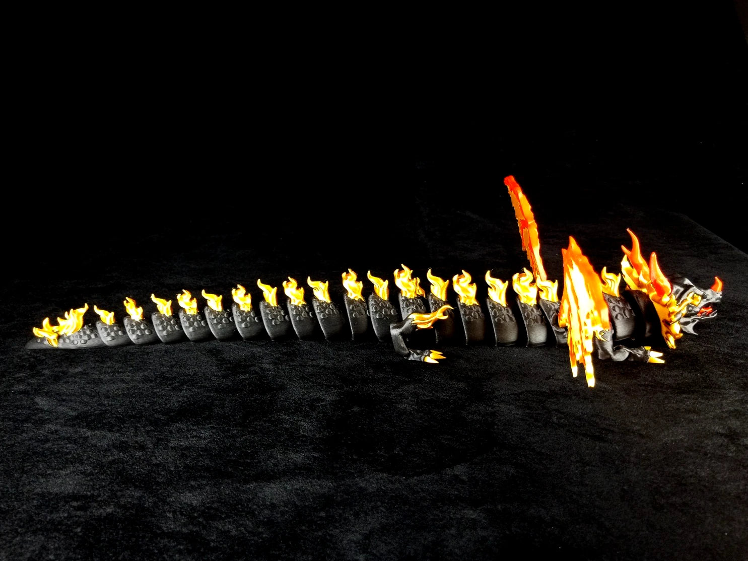 Dragonation "Scorchwing Tyrant" Drago articolato Fidget toy Stampa 3D a colori rosso oro nero lunghezza 45 cm