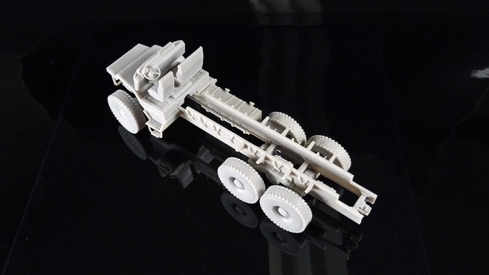 IVECO MAGIRUS 330.30 ANW Overland Kit in resina scala 1:43