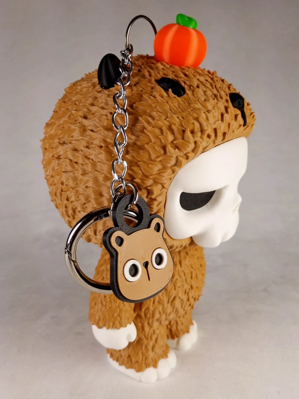 Skubbies grande "Poppy" personaggio da collezione 19 cm. Stampa 3D a colori con catena e anello con moschettone a molla