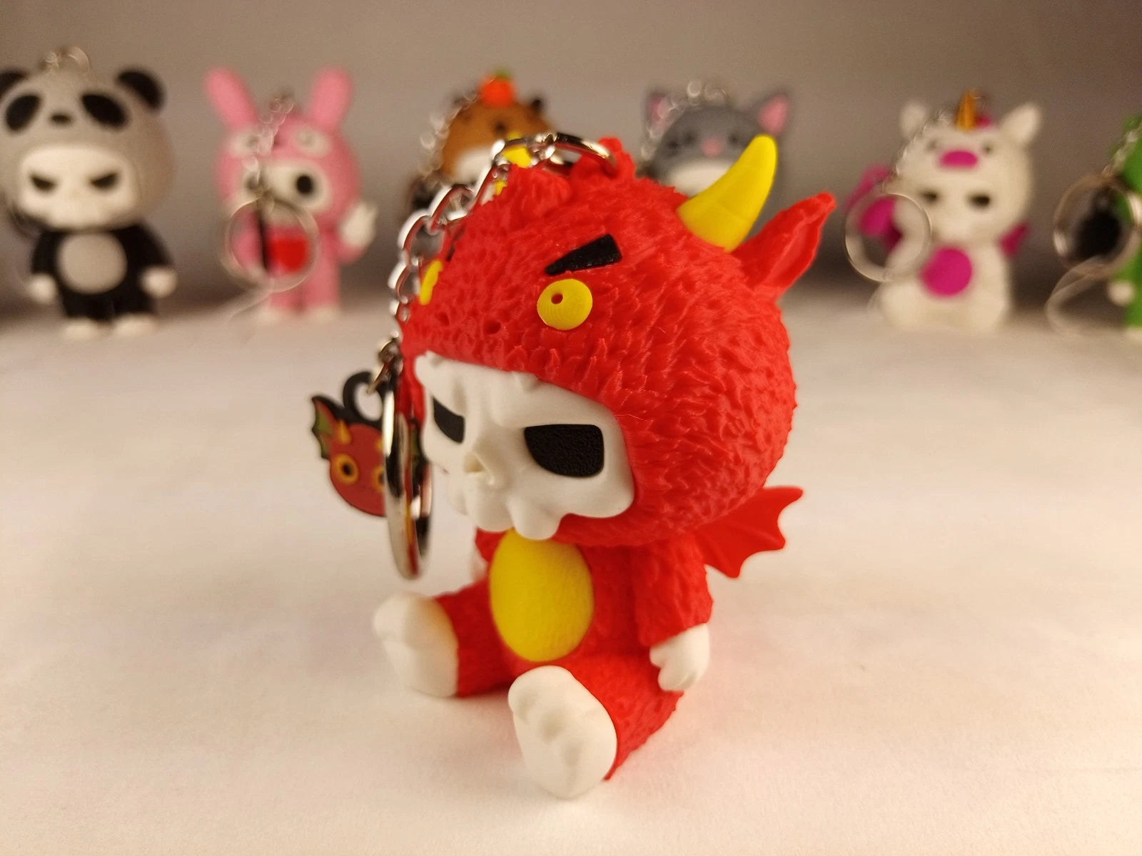 Skubbies "Scorchi" portachiavi, personaggio da collezione Stampa 3D PLA a colori con catena anello con moschettone a molla