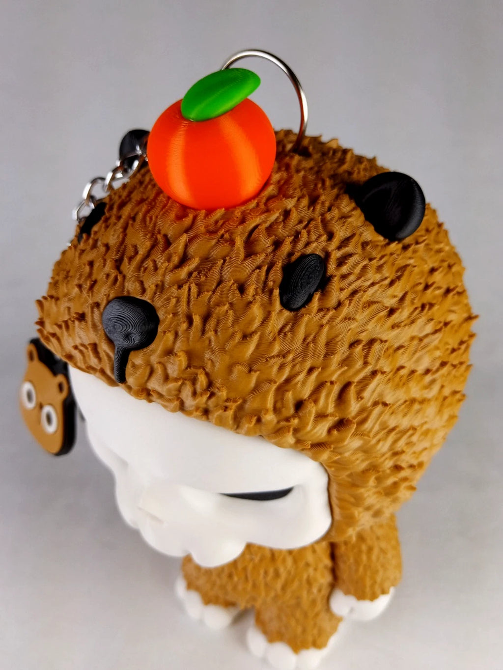 Skubbies grande "Poppy" personaggio da collezione 19 cm. Stampa 3D a colori con catena e anello con moschettone a molla