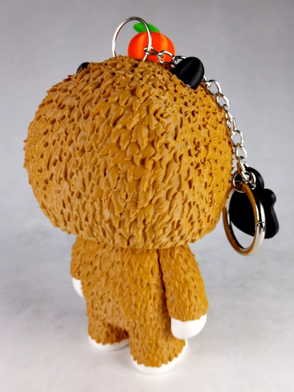 Skubbies grande "Poppy" personaggio da collezione 19 cm. Stampa 3D a colori con catena e anello con moschettone a molla