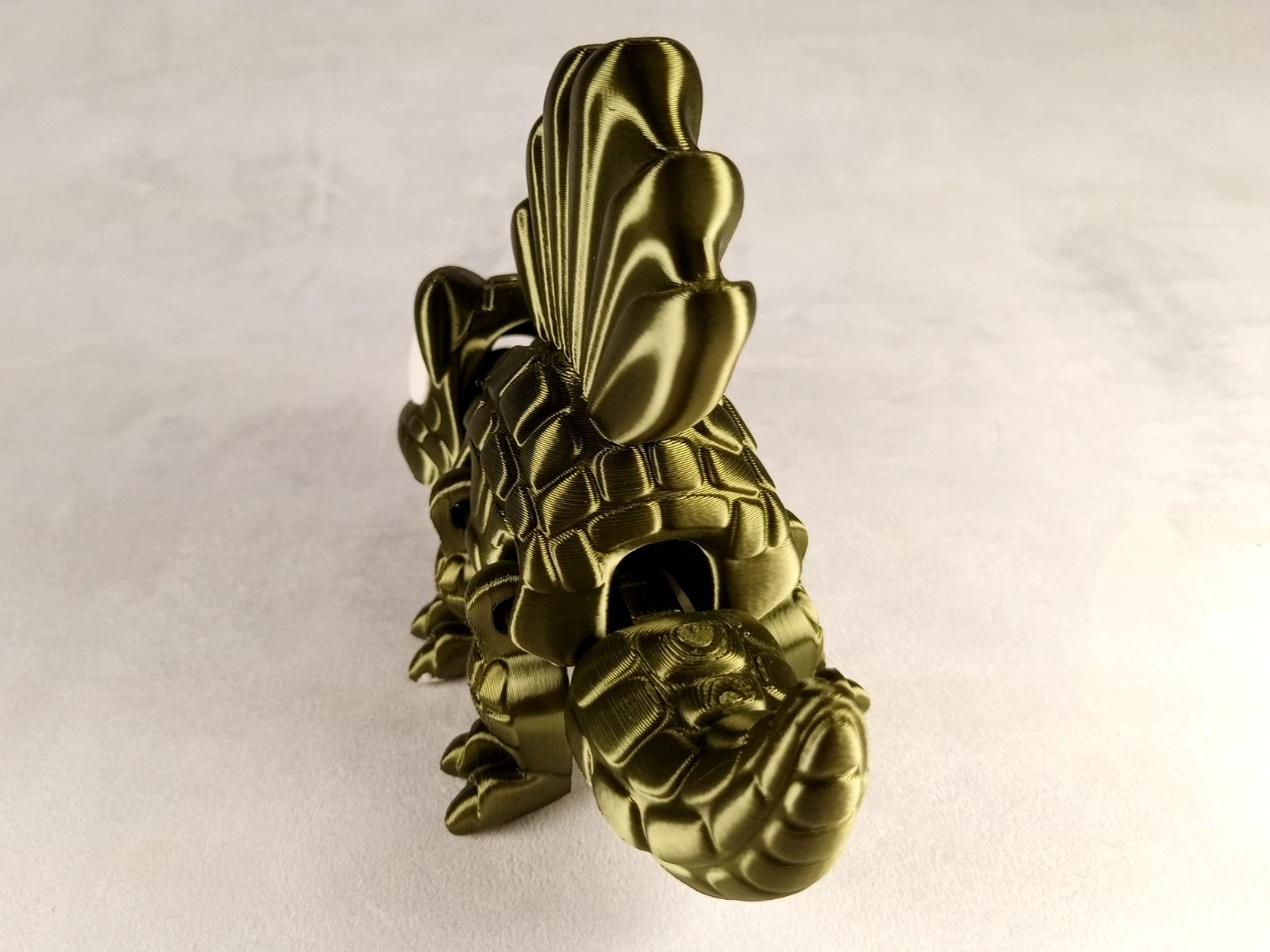 Dimetrodon Flexi Dinosaur, Dinosauro articolato verde seta stampa 3D a colori PLA lunghezza 14 cm.