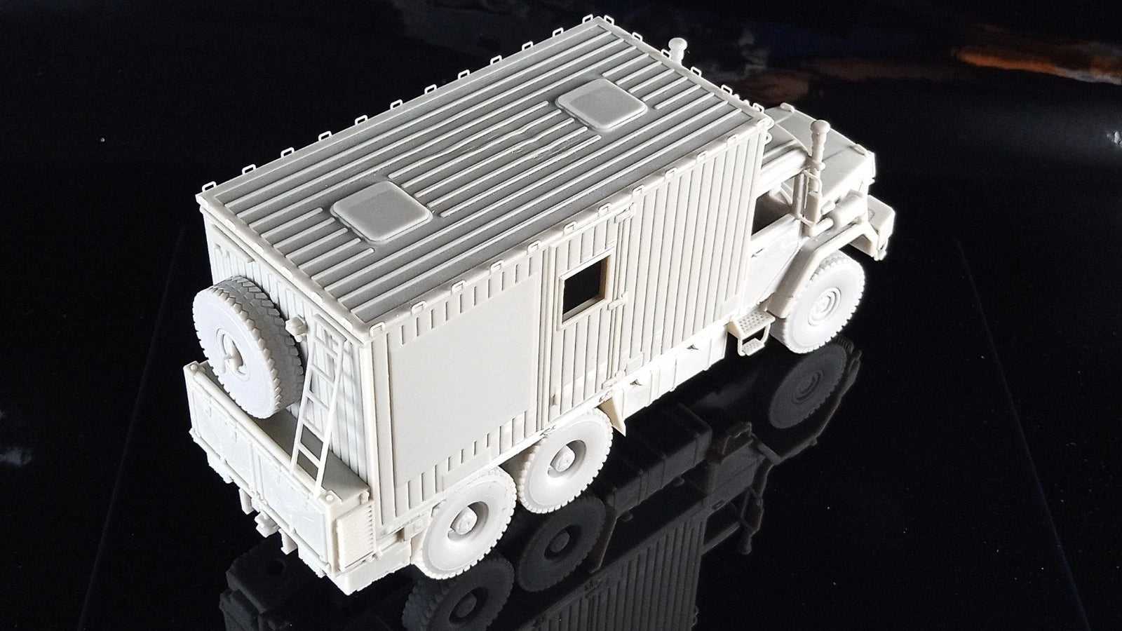 IVECO MAGIRUS 330.30 ANW Overland Kit in resina scala 1:43