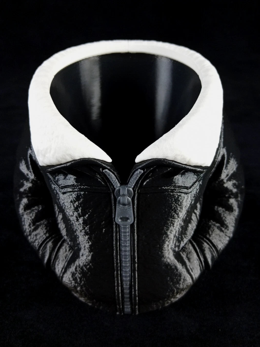 Giacca in Pelle Nera Porta lattine realizzato in PLA con la stampa 3D