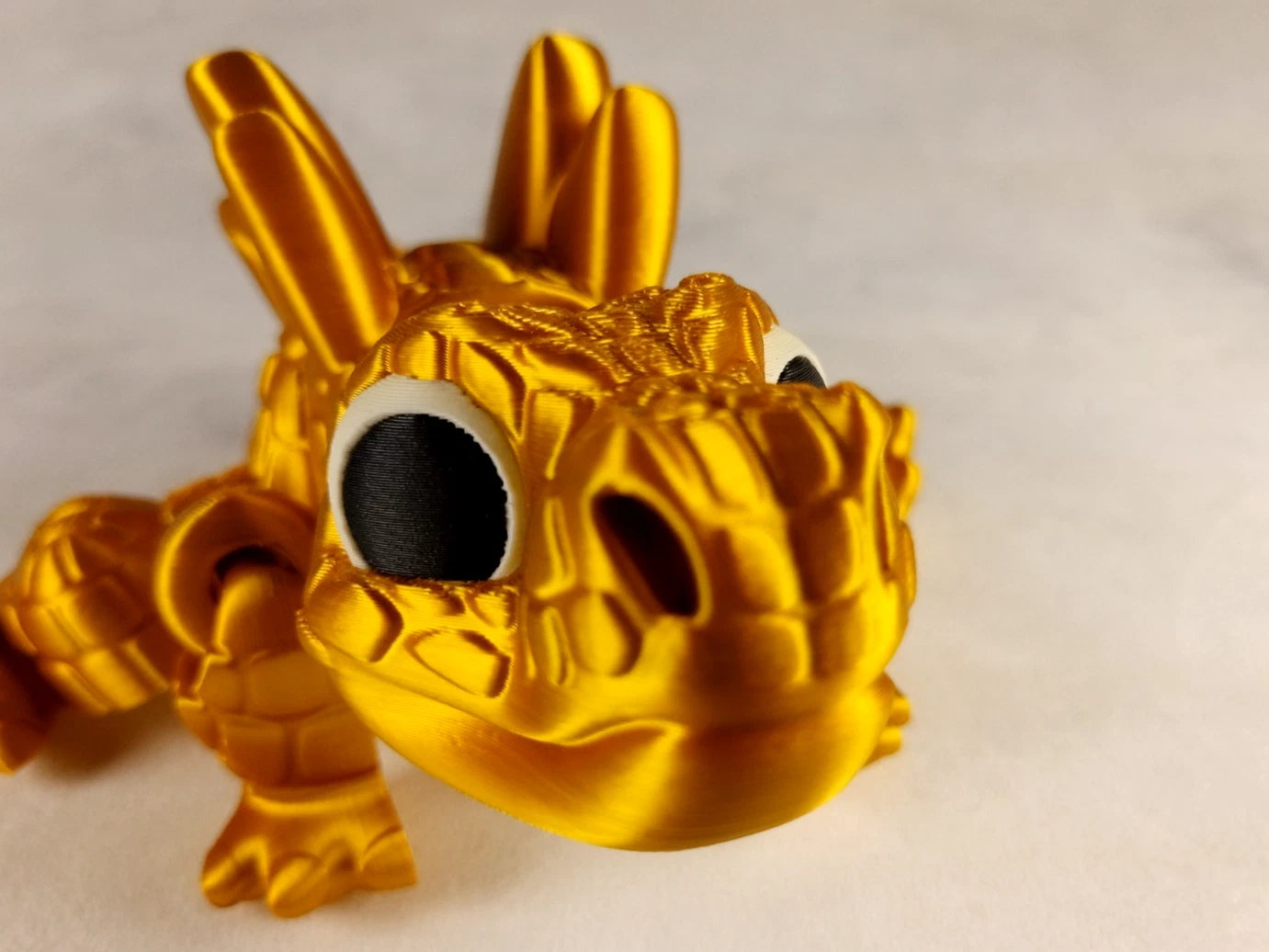 Stegosaurus Flexi Dinosaur, Dinosauro articolato Oro seta stampa 3D a colori PLA lunghezza 16 cm.