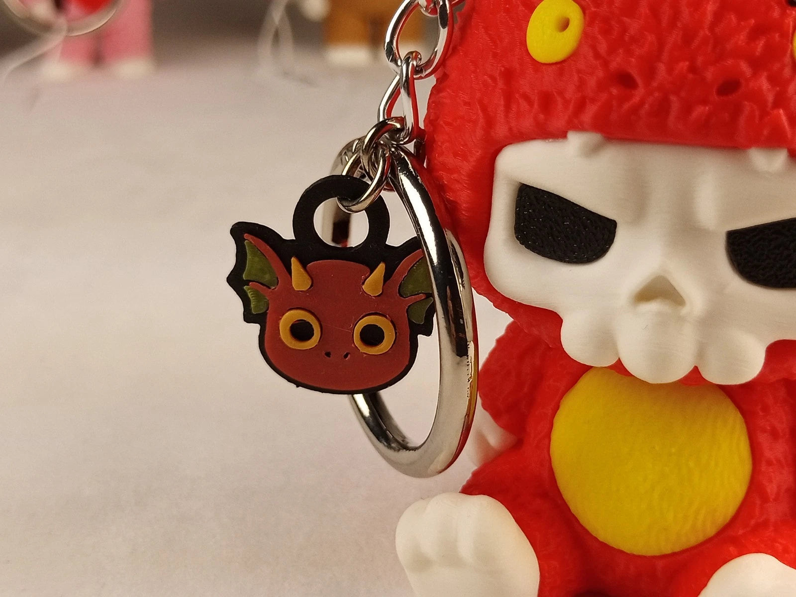 Skubbies "Scorchi" portachiavi, personaggio da collezione Stampa 3D PLA a colori con catena anello con moschettone a molla