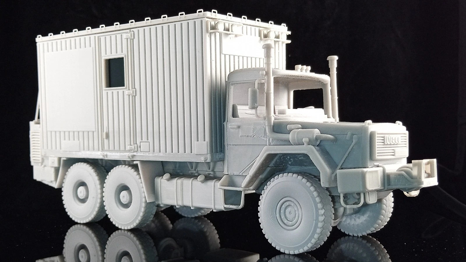 IVECO MAGIRUS 330.30 ANW Overland Kit in resina scala 1:43