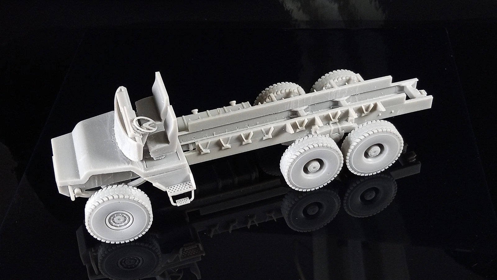 IVECO MAGIRUS 330.30 ANW Overland Kit in resina scala 1:43