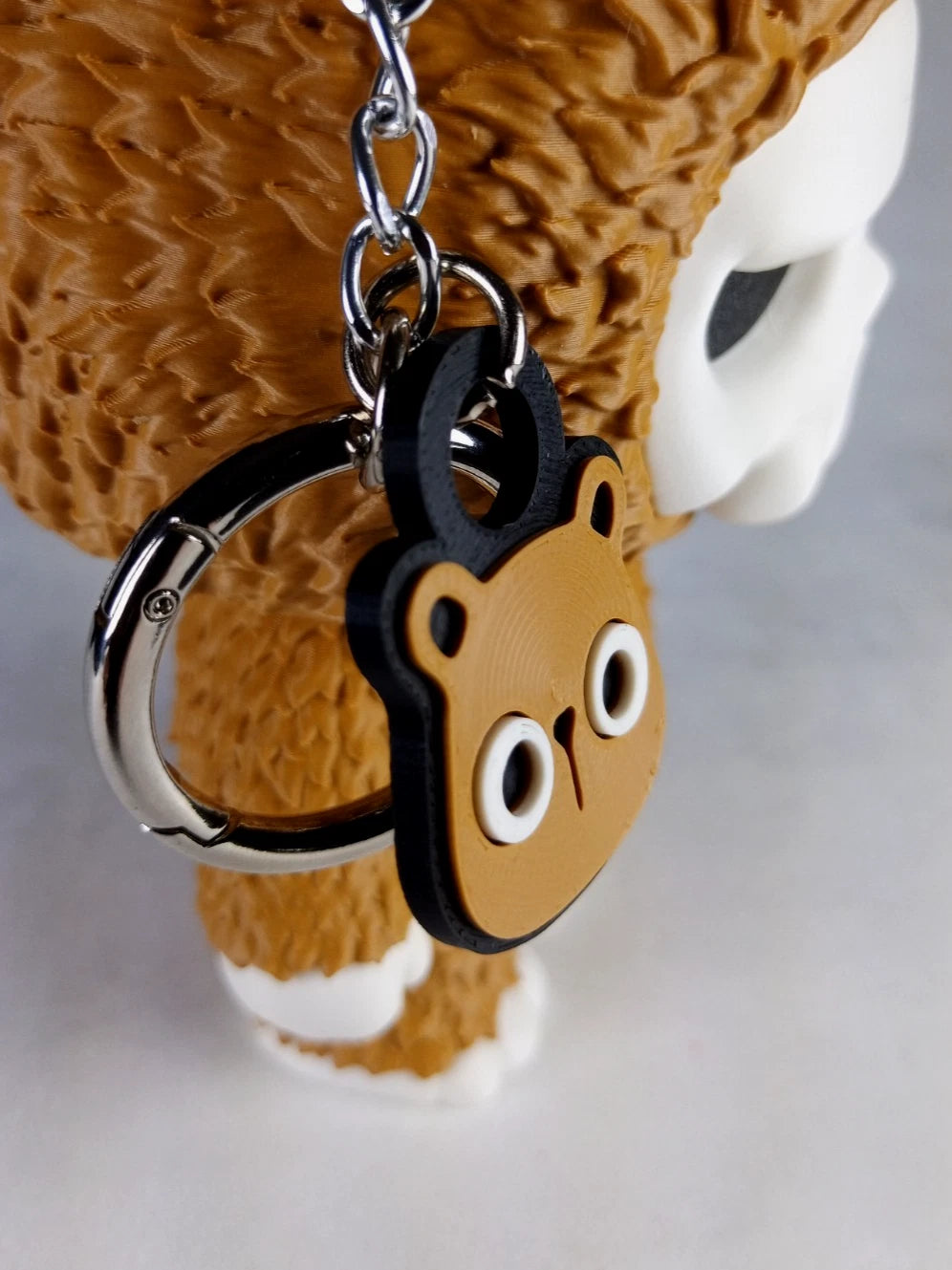 Skubbies grande "Poppy" personaggio da collezione 19 cm. Stampa 3D a colori con catena e anello con moschettone a molla