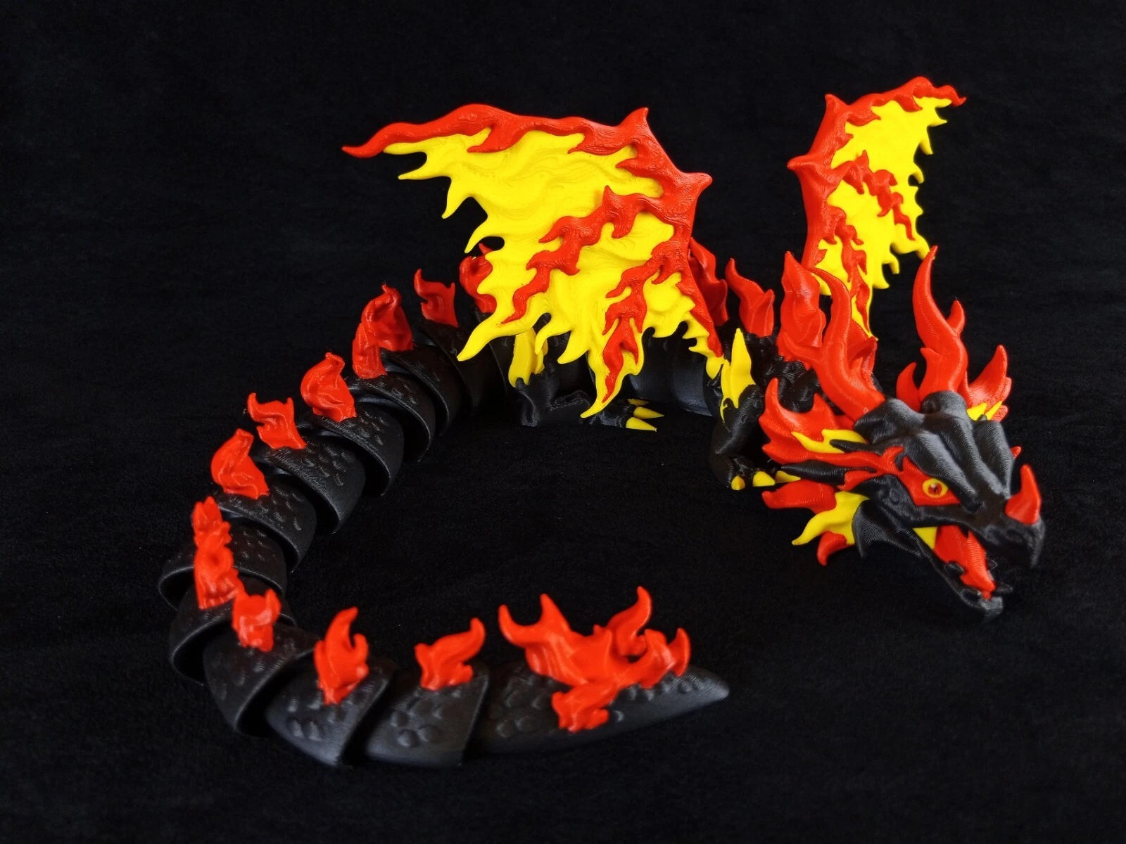 Dragonation "Scorchwing Tyrant" Drago articolato Fidget toy Stampa 3D a colori rosso giallo nero lunghezza 45 cm