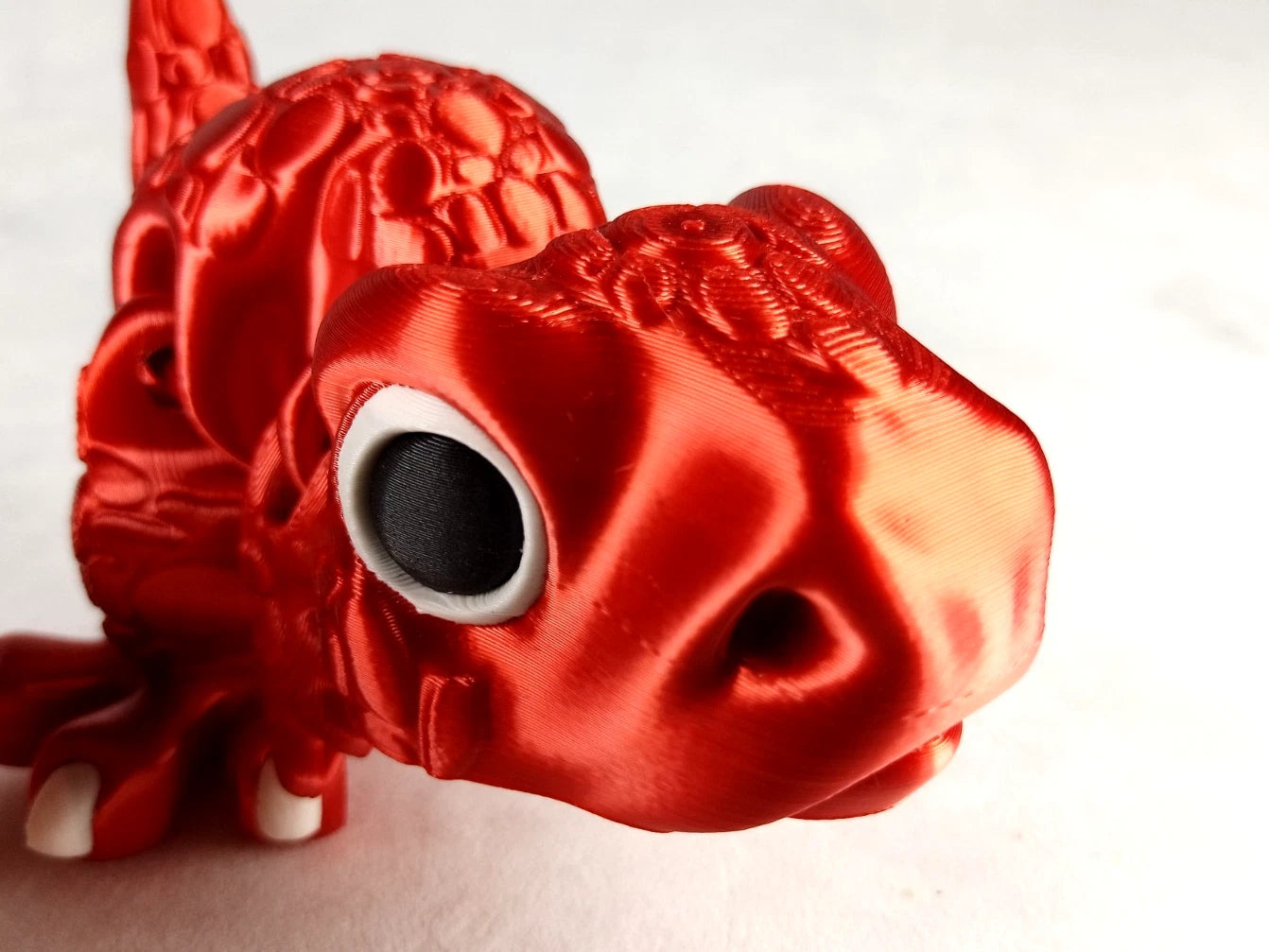 Allosaurus Flexi Dinosaur, Dinosauro articolato rosso seta stampa 3D a colori PLA lunghezza 13 cm.